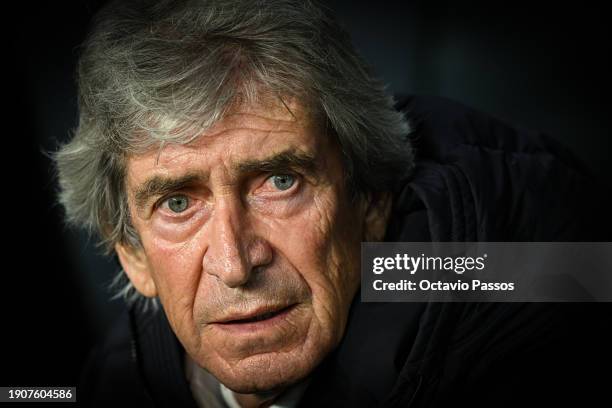 Head coach, Manuel Pellegrini of Real Betis looks on during the LaLiga EA Sports match between Celta Vigo and Real Betis at Estadio Balaidos on...