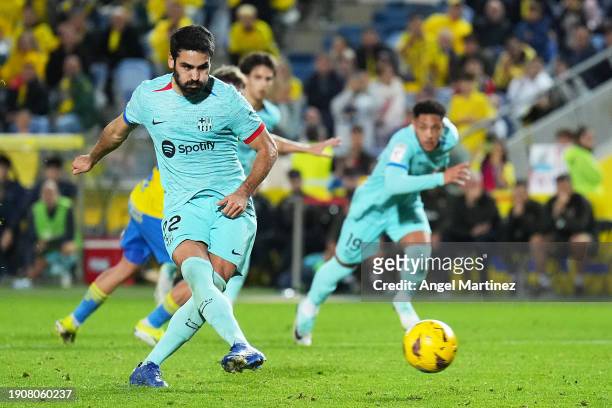 Ilkay Gundogan of FC Barcelona scores their team's second goal from the penalty spot during the LaLiga EA Sports match between UD Las Palmas and FC...