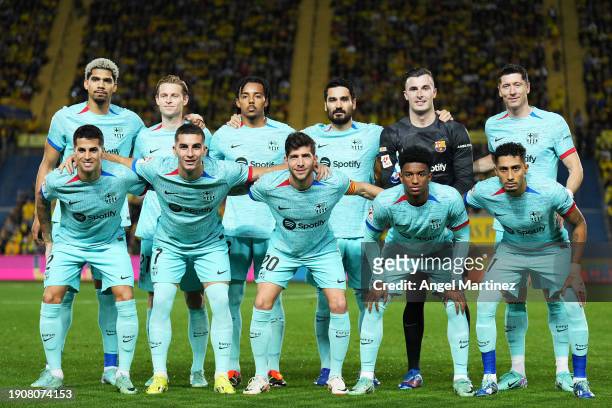 Barcelona pose for a photo prior to the LaLiga EA Sports match between UD Las Palmas and FC Barcelona at Estadio Gran Canaria on January 04, 2024 in...
