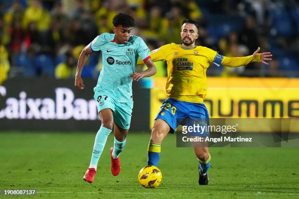 Lamine Yamal of FC Barcelona and Kirian Rodriguez of UD Las Palmas battle for the ball during the LaLiga EA Sports match between UD Las Palmas and FC...