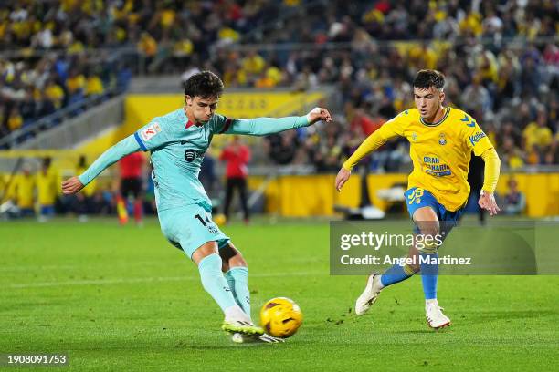 Joao Felix of FC Barcelona shoots and misses during the LaLiga EA Sports match between UD Las Palmas and FC Barcelona at Estadio Gran Canaria on...