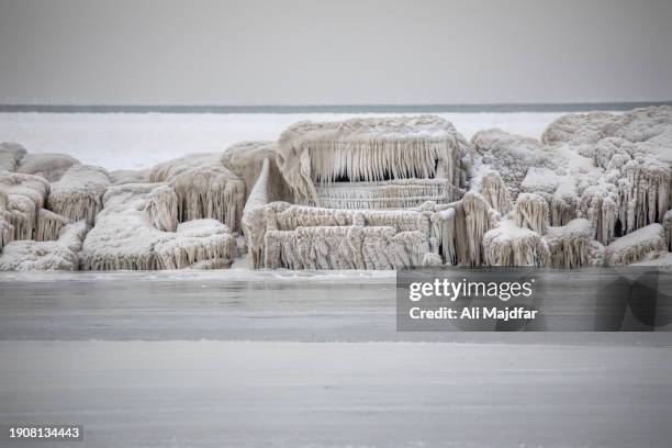frozen lake erie - lake erie stock pictures, royalty-free photos & images