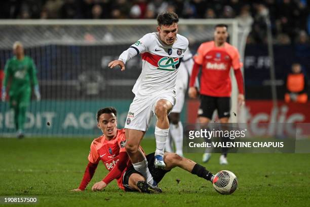 Revel's French defender Pierre-Antoine Palacios fights for the ball with Paris Saint-Germain's Uruguayan midfielder Manuel Ugarte during the French...