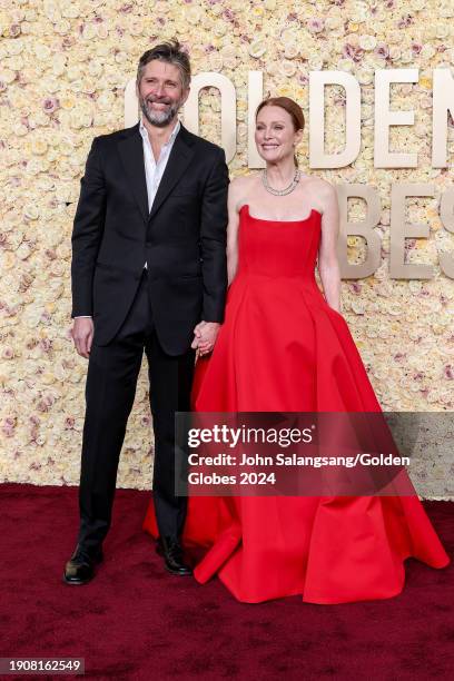 Bart Freundlich and Julianne Moore at the 81st Golden Globe Awards held at the Beverly Hilton Hotel on January 7, 2024 in Beverly Hills, California.