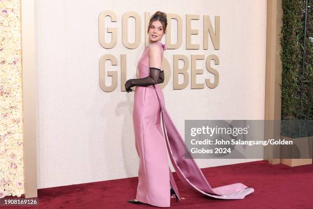 Hailee Steinfeld at the 81st Golden Globe Awards held at the Beverly Hilton Hotel on January 7, 2024 in Beverly Hills, California.