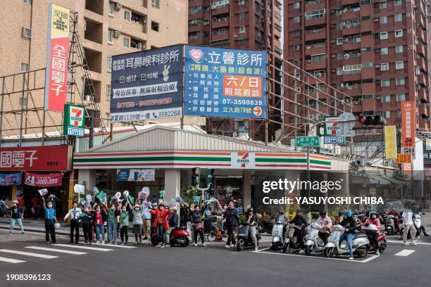 Suppporters of the ruling Democratic Progressive Party react during a campaign motorcade tour of Taiwan Vice President and presidential candidate of...