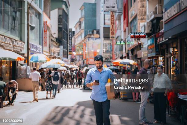 crowds and businesses on the streets of colombo, sri lanka. - sri lanka skyline stock pictures, royalty-free photos & images