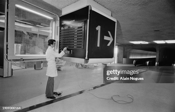 Derniers préparatifs à l’aéroport de Roissy-Charles de Gaulle, le plus moderne d’Europe, avant son inauguration du 8 mars, à Roissy-en-France, le 27...