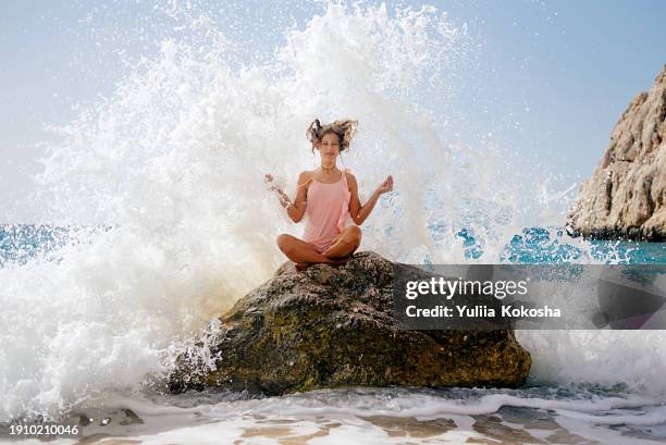 child having fun on the ocean - funny turkey images stockfoto's en -beelden