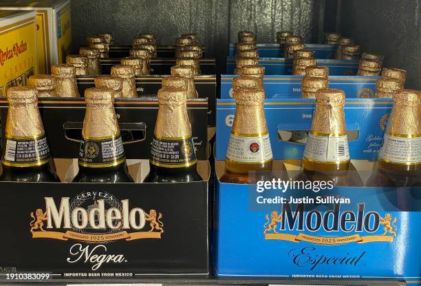 Modelo Image 147 Bottles Of Modelo Photos & High Res Pictures - Getty Images