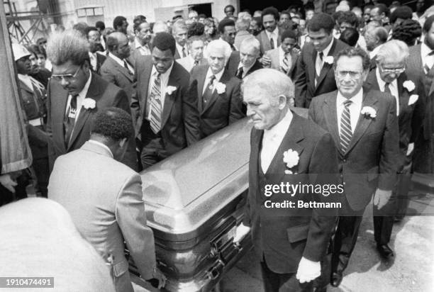 The pallbearers for Joe Louis' memorial in Las Vegas include Muhammad Ali, Don King, and Frank Sinatra.