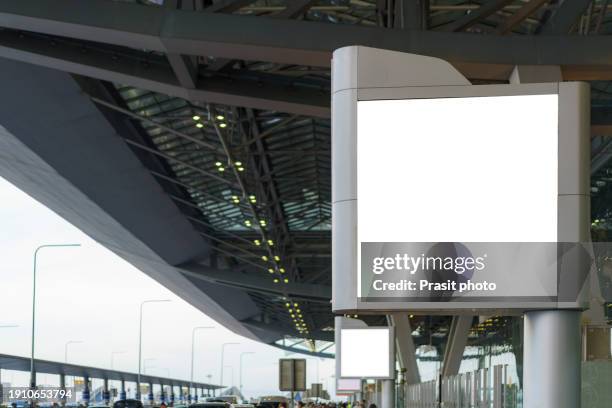 blank white billboard at the airport - underground station imagens e fotografias de stock