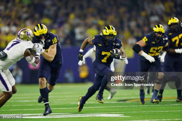 Donovan Edwards of the Michigan Wolverines with a 46-yard touchdown run to make give the Wolverines a 14-3 lead during the Michigan Wolverines versus...