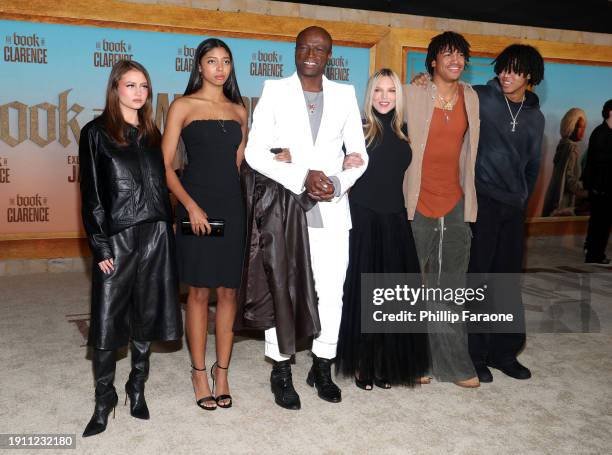 Leni Klum, Lou Samuel, Seal, Laura Strayer, Henry Günther Ademola Dashtu Samuel and Johan Riley Fyodor Taiwo Samuel attend the Los Angeles Premiere...