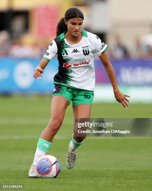 Kiara De Domizio of Western United in action during the A-League Women round 11 match between Melbourne Victory and Western United at La Trobe...