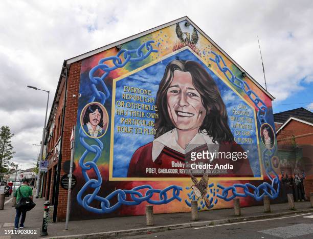 Northern Ireland, Belfast: famous mural depicting Bobby Sands at the side of Sinn Fein Headquarters, Falls Road, in the Irish district. Bobby Sands...