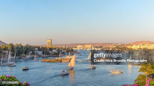 river nile, aswan, egypt. - cultura egipcia fotografías e imágenes de stock