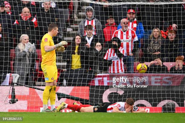 Anthony Patterson and Daniel Ballard of Sunderland react as Joelinton of Newcastle United scores his team's first goal during the Emirates FA Cup...