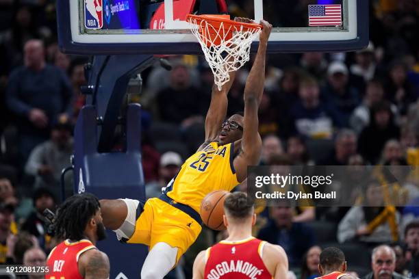 Jalen Smith of the Indiana Pacers dunks the ball in the first quarter against the Atlanta Hawks at Gainbridge Fieldhouse on January 05, 2024 in...