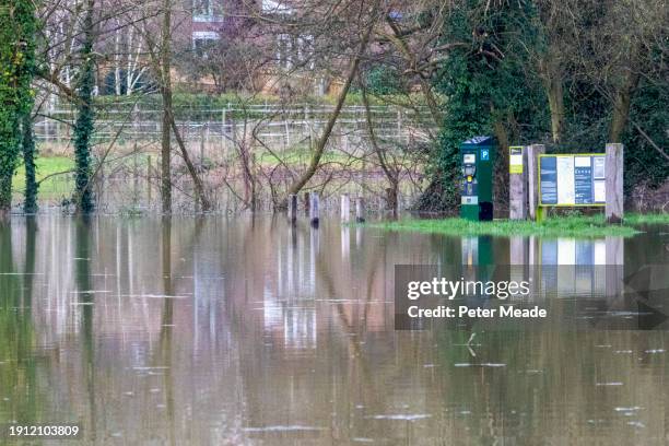 a submerged car park - berkshire inglaterra imagens e fotografias de stock