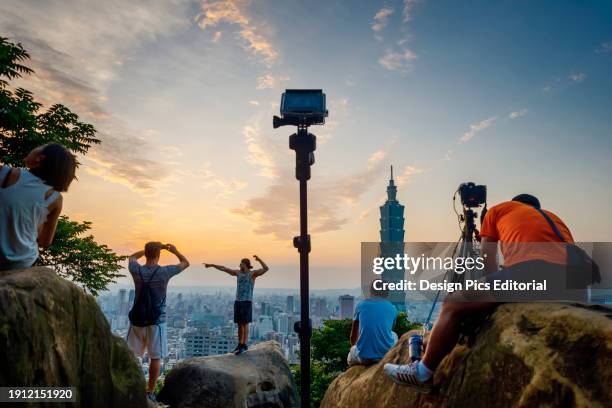 Some Tourist Taking Pictures Of Taipei From Elephant Mountain. Taipei, Taiwan, China.