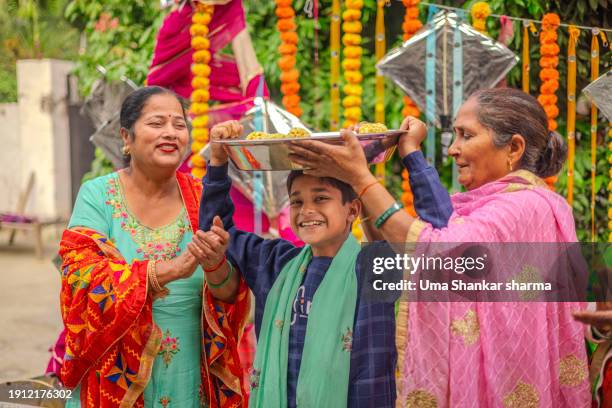 lohri celebration - people celebrate lohri festival stock pictures, royalty-free photos & images