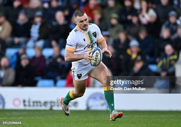 Ollie Sleightholme of Northampton Saints runs in to score his side's second try during the Gallagher Premiership Rugby match between Exeter Chiefs...