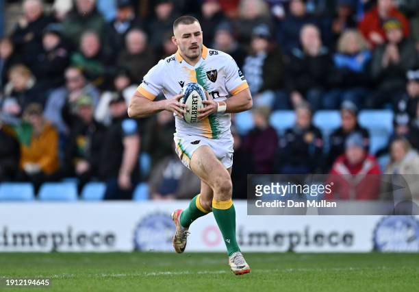 Ollie Sleightholme of Northampton Saints runs in to score his side's second try during the Gallagher Premiership Rugby match between Exeter Chiefs...