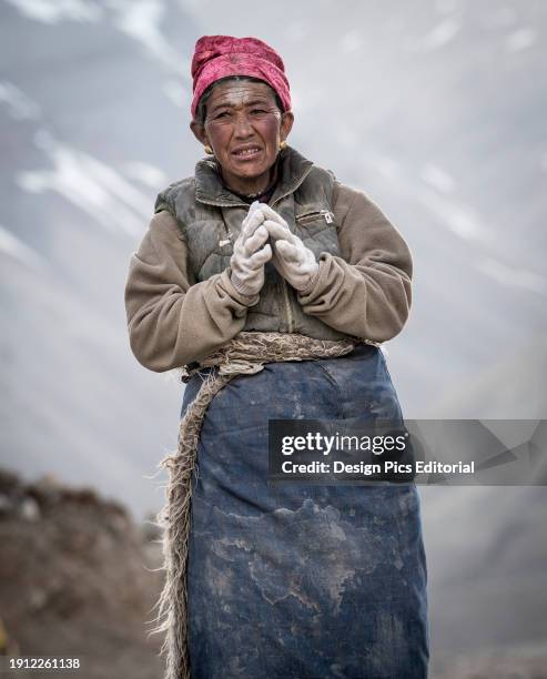 Pilgrim on the Kora pilgrimage at Mount Kailash. Tibetan Autonomous Region, Tibet.