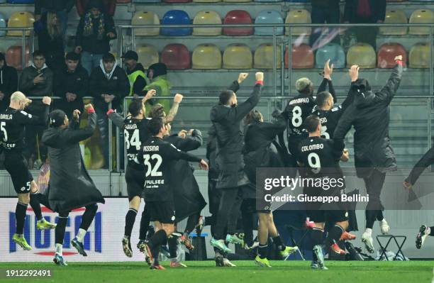 Players of AC Monza celebrate the victory after the Serie A TIM match between Frosinone Calcio and AC Monza at Stadio Benito Stirpe on January 06,...