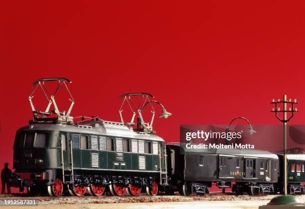 Collections, Vintage Electric Toy, model of German electric locomotive Sound BR E 18 DB, and wagons of the Swiss railways, 1958.