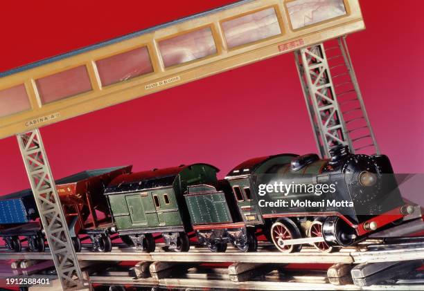 Collections, Vintage Electric Toy, Märklin model locomotive and wagons, 1930. Signal box by FEM . 1950.