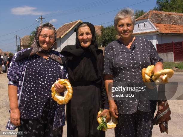 Europe. Romania. Transylvania. Mosna. Village. Old Women Europa. Romania. Transilvania. Mosna. Villaggio. Donne Anziane.