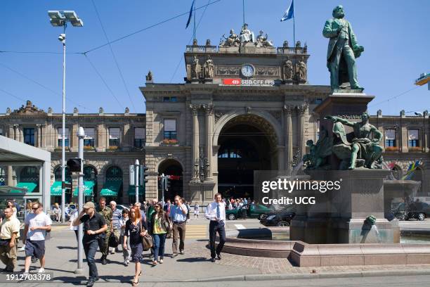 Europe. Switzerland. Zurich. Railway Station And Monument To Alfred Escher Founder Of The Credit Suisse Bank Europa. Svizzera. Zurigo. Stazione...