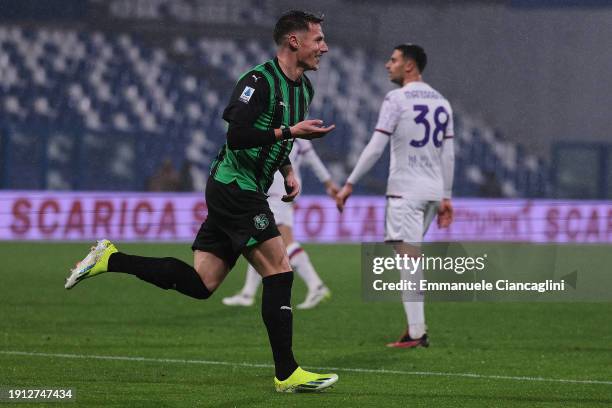 Andrea Pinamonti of US Sassuolo celebrates after scoring his team's first goal during the Serie A TIM match between US Sassuolo and ACF Fiorentina at...