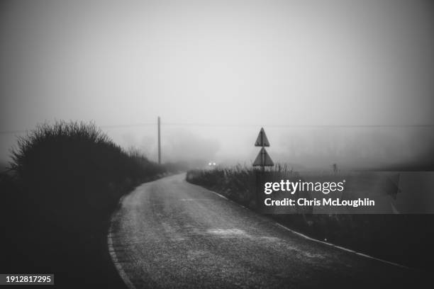 fog on the road - west yorkshire stockfoto's en -beelden