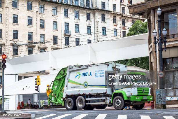 Truck, garbage collection, Libero Badaro Street, Praça do Patriarca, , Capital, Center, Sao Paulo, Brazil.
