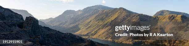 dramatic scenery in snowdonia national park, north wales - dinorwic quarry stock pictures, royalty-free photos & images