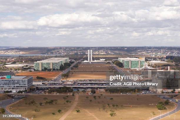 Eixo Municipal com vista para a Esplanada dos Ministerios e Congresso Nacional, Municipal axis with view for the Esplanade of the Ministries and...