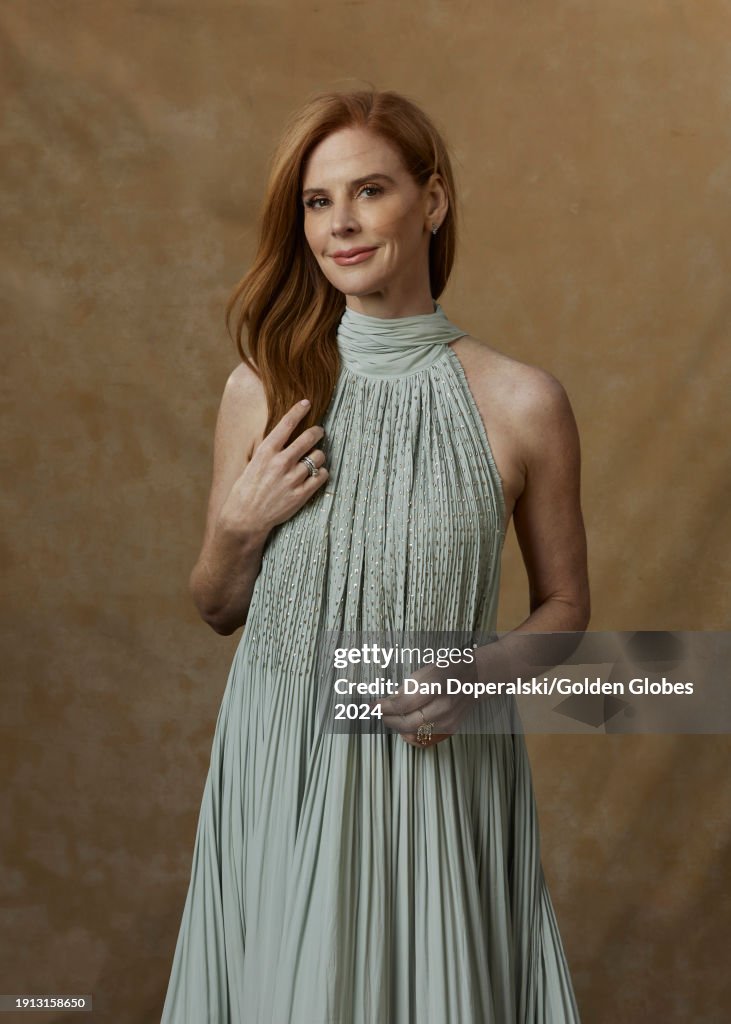 Sarah Rafferty Street Sarah Rafferty at the portrait booth at the 81st Golden Globe Awards ...