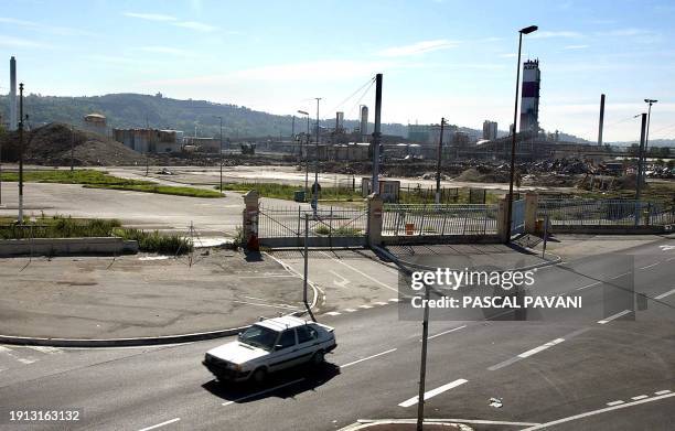 Photo prise le 11 septembre 2002 à Toulouse, sur le site de l'usine chimique AZF, où une explosion avait provoqué la mort de 30 personnes et des...