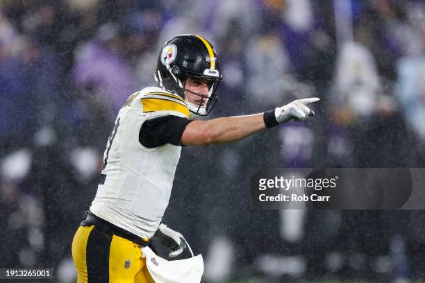 Mason Rudolph of the Pittsburgh Steelers celebrates after throwing a touchdown in the fourth quarter of a game against the Baltimore Ravens at M&T...