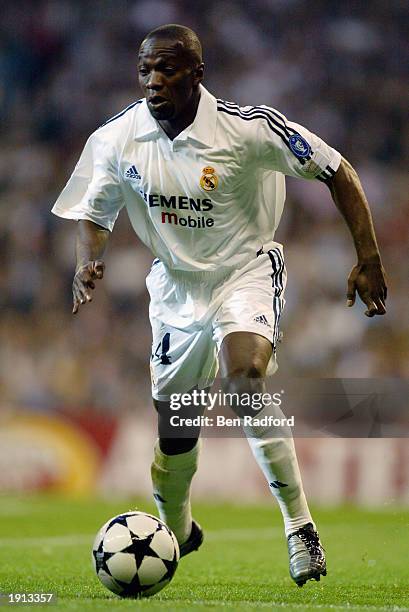 Claude Makelele of Real Madrid runs with the ball during the UEFA Champions League quarter-final first leg match between Real Madrid and Manchester...