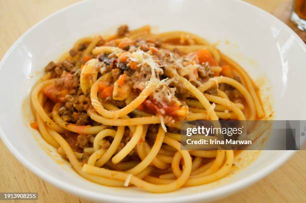 beef ragout pasta - ground beef stew stockfoto's en -beelden