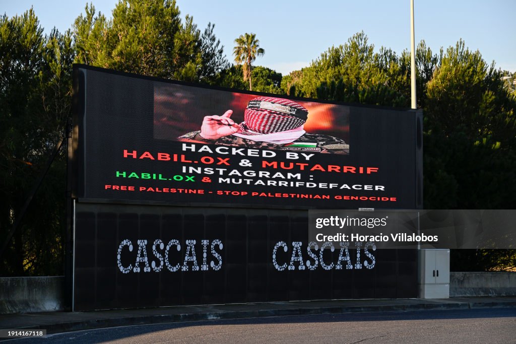 Pro-Palestine Hackers Take Municipal Electronic Billboard At Roundabout In Estoril