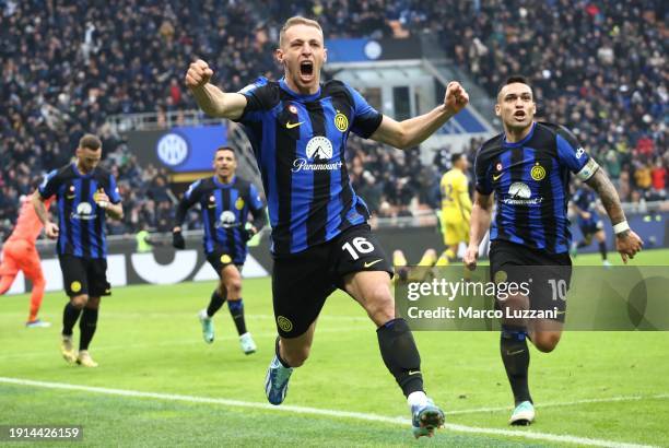 Davide Frattesi of FC Internazionale celebrates with his team-mate Lautaro Martinez after scoring his team's second goal during the Serie A TIM match...