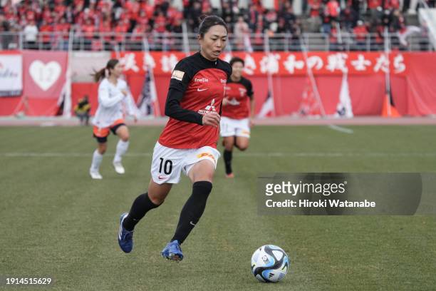Kozue Ando of MHI Urawa Reds Ladies in action during the WE LEAGUE match between Mitsubishi Heavy Industries Urawa Red Diamonds Ladies and Omiya...