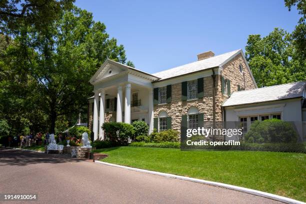 graceland, memphis - memphis tennessee stock pictures, royalty-free photos & images
