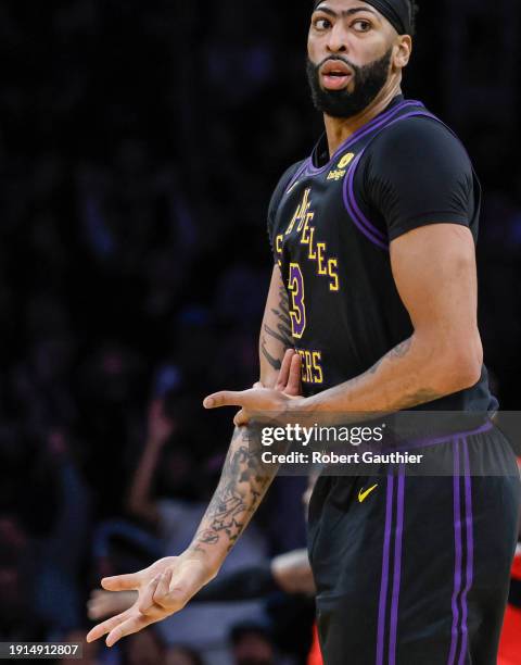 Los Angeles, CA, Tuesday, January 9, 2024 - Los Angeles Lakers forward Anthony Davis indicates he has ice in his veins after hitting a first half...