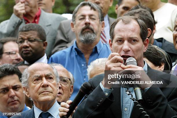 Presidential candidate for Brazil's Social Progressive Party , Ciro Gomes, greets supporters in the financial center of Rio de Janeiro, 29 July 2002....